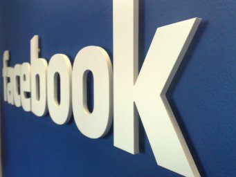 Το 40% των Ελλήνων έχει λογαριασμό στο facebook